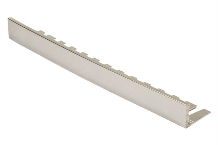 90-kraadine metallist nurgaliist